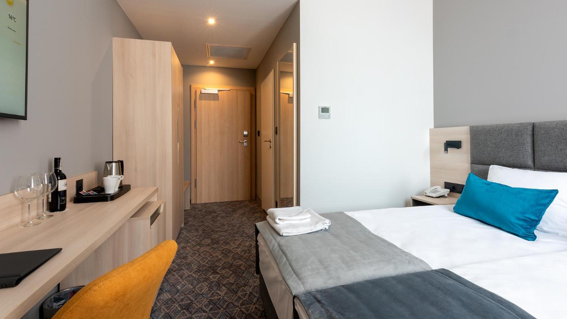Korona Gold - Korona Hotel วรอตซวาฟ ภายนอก รูปภาพ